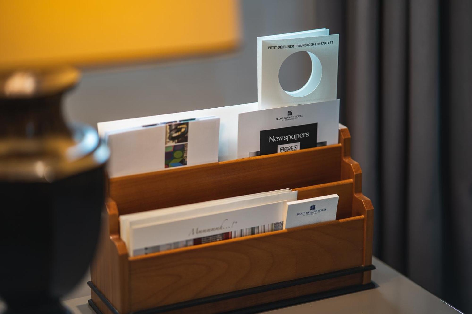 נוישאטל Beau Rivage Hotel מראה חיצוני תמונה A magazine rack