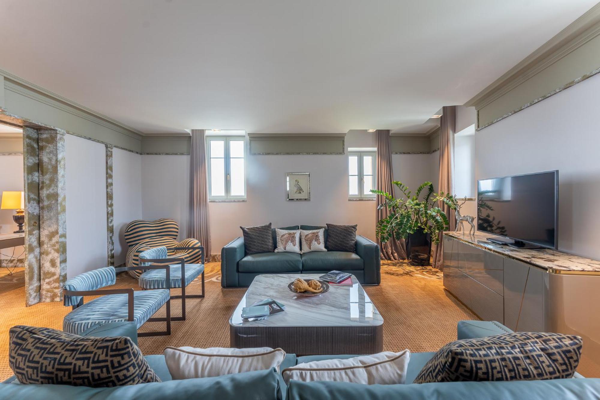 נוישאטל Beau Rivage Hotel מראה חיצוני תמונה The living room of a penthouse apartment at the hotel