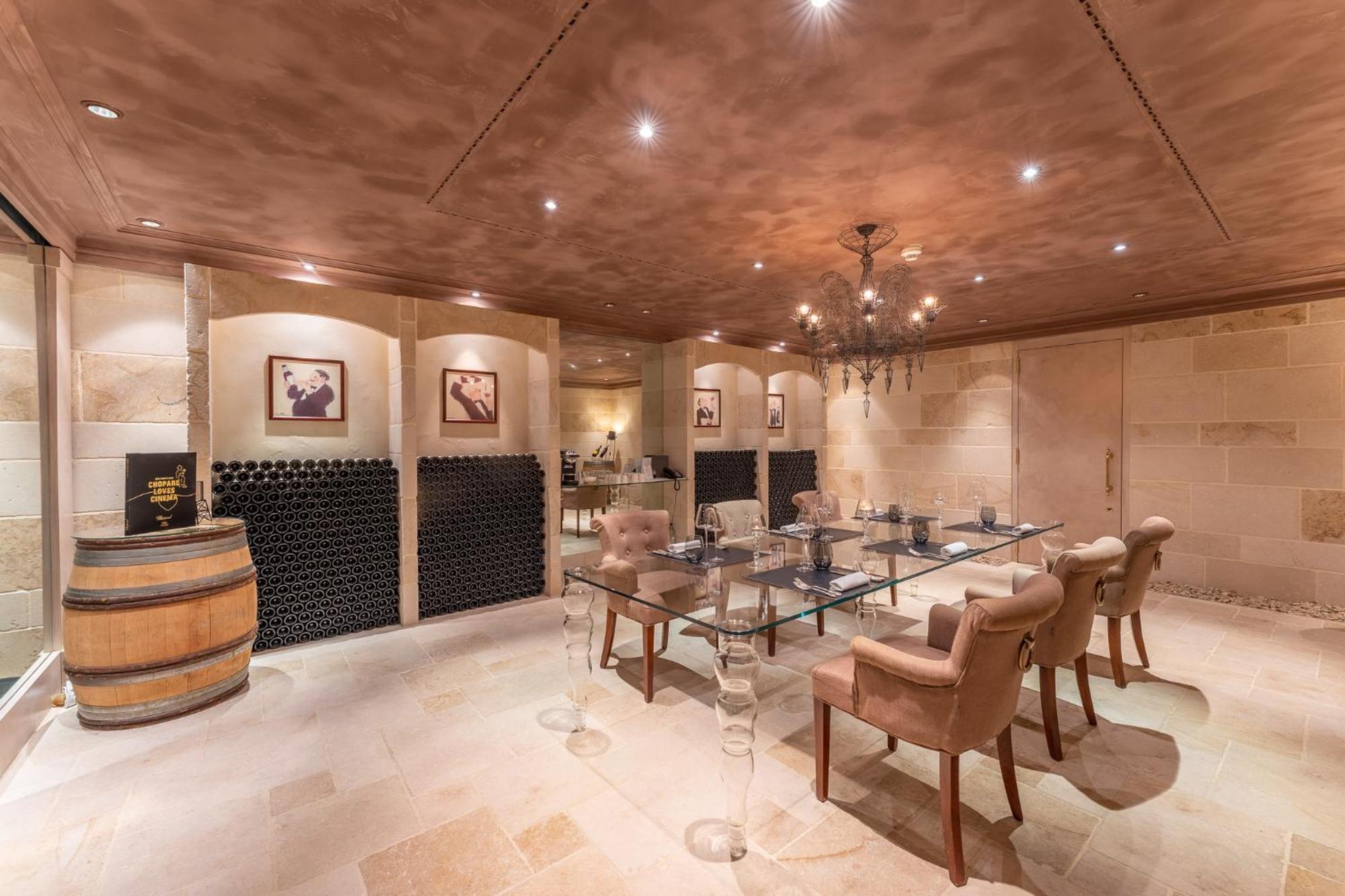 נוישאטל Beau Rivage Hotel מראה חיצוני תמונה Wine tasting room at the Château d'Ardenne